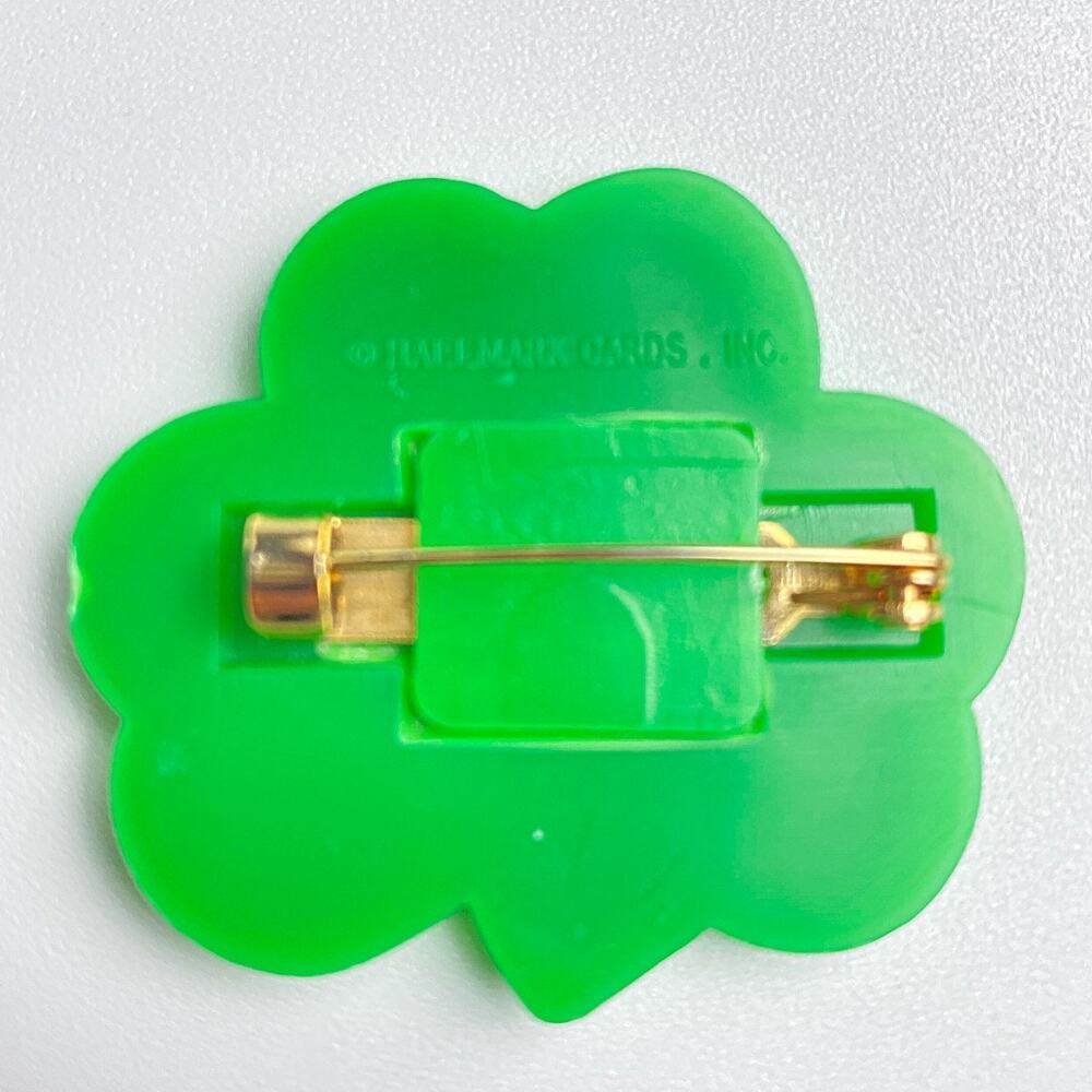 Vintage Hallmark Shamrock Pin St Patrick’s Day Green Clover Brooch - Picture 2 of 5